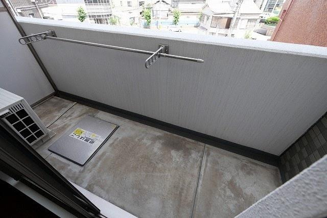 オクトレーベン新大阪のバルコニー