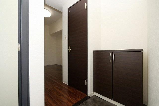 オクトレーベン新大阪の玄関