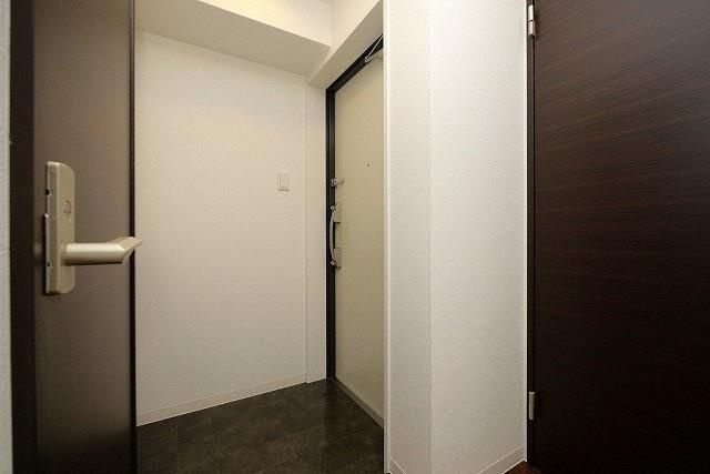 オクトレーベン新大阪の玄関