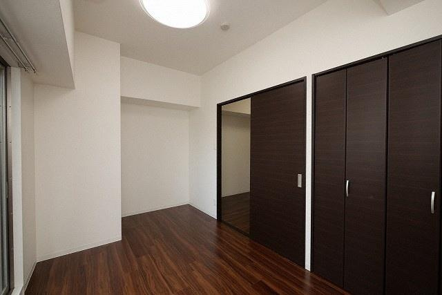 オクトレーベン新大阪の洋室