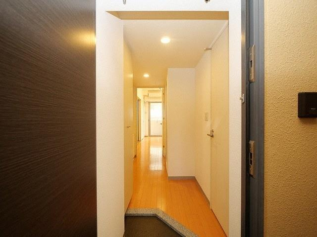 ドゥーエ江坂Iの玄関