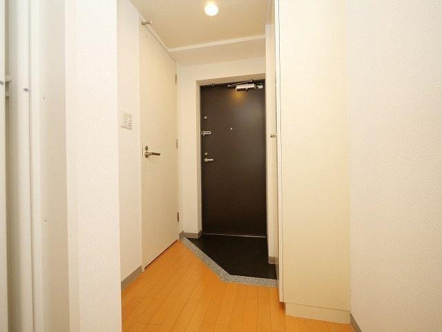 ドゥーエ江坂Iの玄関