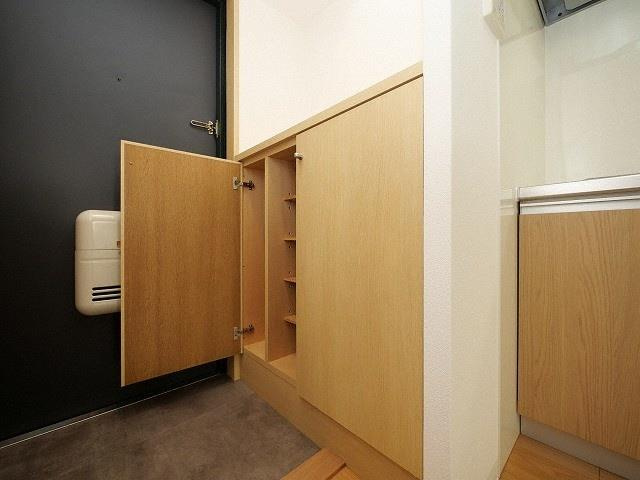 アールエスフラッツの収納