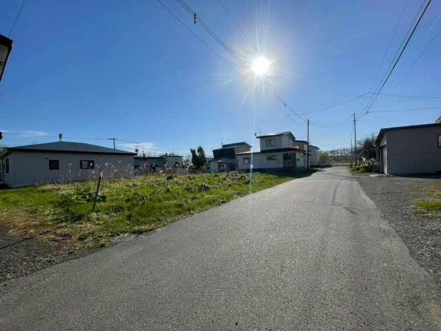 大楽毛3丁目28　売土地の前面道路含む現地写真