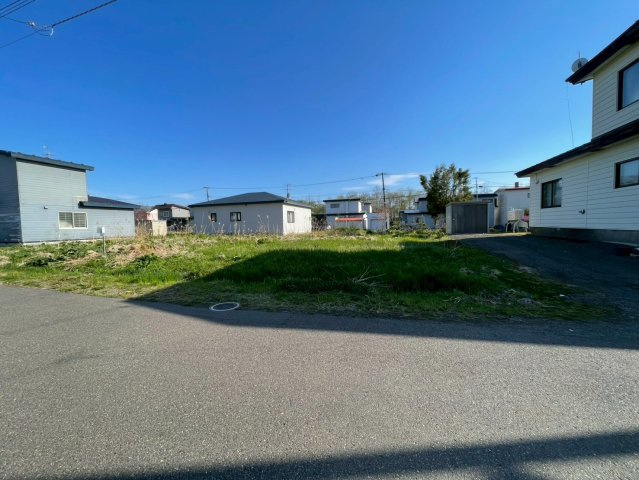 大楽毛3丁目28　売土地の前面道路含む現地写真