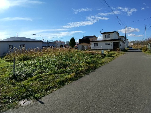 大楽毛3丁目28　売土地の前面道路含む現地写真