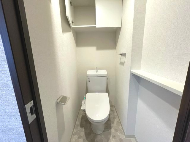 スプランディッド新大阪Vのトイレ|同建物反転タイプを表示しています