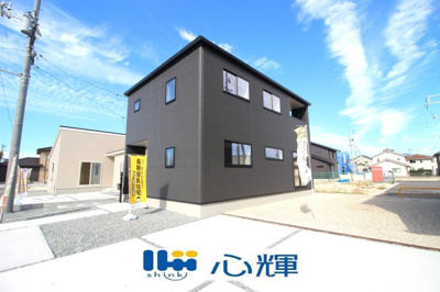 【外観】 | リーブルガーデン防府市田島第１０（２号棟） | 整備された道路に面する現地は、コミュニティー以外の方々の出入りも少なく、お車の出し入れも楽々です。