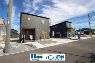 【外観】 | リーブルガーデン防府市田島第１０（２号棟） | 家の顔となる玄関は洋風なデザイン。スッキリとした広さを確保し、沢山のゲストを迎えても安心です。