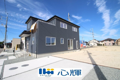 【外観】 | リーブルガーデン防府市田島第１０（３号棟） | 明るい日差しが差し込む現地。車もゆったり駐めることができます。ぜひ現地をご覧ください。
