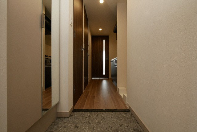 プレサンス大正フレンジの玄関