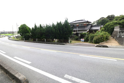 【外観】 | 山陽小野田市西高泊土地（174坪） | 現地（2024年7月10日撮影）
古家付き現状渡しです。