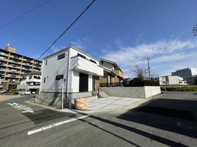 【前面道路含む現地写真】 | Livele Garden.S　名東区高針原＜新築一戸建仲介手数料無料＞ | 撮影
社長の村田です！
自らプレイヤーとして営業しています
長年の経験と実績から皆様により良いマイホーム購入のご提案をいたします。
住宅ローンの不安や購入後の不安等何でもご相談ください。