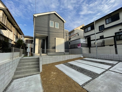 【外観】 | 名古屋市千種区宮根台＜仲介手数料無料＞宮根小・千種中　新築一戸建て | 撮影
社長の村田です！
自らプレイヤーとして営業しています
長年の経験と実績から皆様により良いマイホーム購入のご提案をいたします。
住宅ローンの不安や購入後の不安等何でもご相談ください。