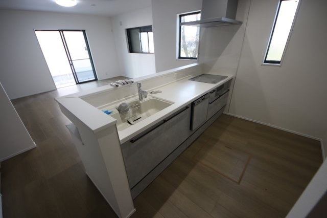 【キッチン】 | 《仲介手数料無料》桜区大字白鍬375-1(2号棟)新築一戸建てグラン・フェリディア | 撮影日 2024年12月7日 12:50 晴れ
