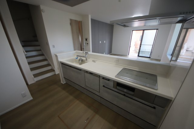 《仲介手数料無料》桜区大字白鍬375-1(2号棟)新築一戸建てグラン・フェリディアのキッチン|撮影日 2024年12月7日 12:50 晴れ