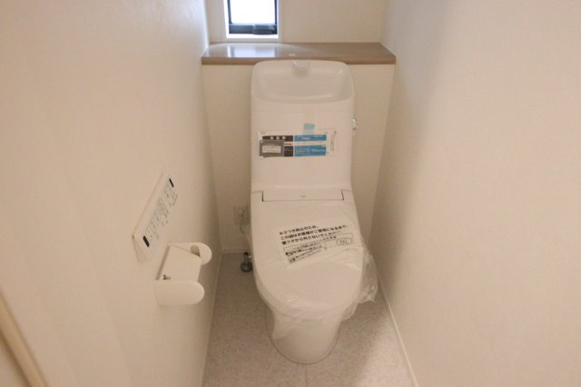 【トイレ】 | 《仲介手数料無料》桜区大字白鍬375-1(2号棟)新築一戸建てグラン・フェリディア | 撮影日 2024年12月7日 12:50 晴れ