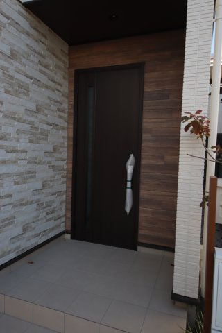 【玄関】 | 《仲介手数料無料》桜区大字白鍬375-1(2号棟)新築一戸建てグラン・フェリディア | 撮影日 2024年12月7日 12:50 晴れ