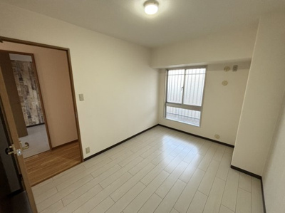 【子供部屋】 | ディオフェルティ狭山西山台 | 共有廊下に面しプライバシーを守るすりガラス窓♪