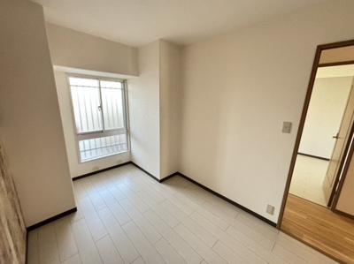 【洋室】 | ディオフェルティ狭山西山台 | フラットにつながるフローリングはお掃除も楽々ですね♪