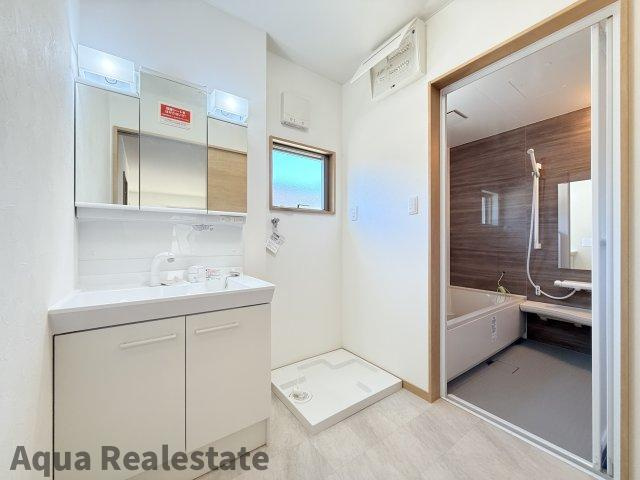 宇多津町長縄手　新築未入居戸建ての独立洗面台|朝の身支度には欠かせない独立洗面化粧台