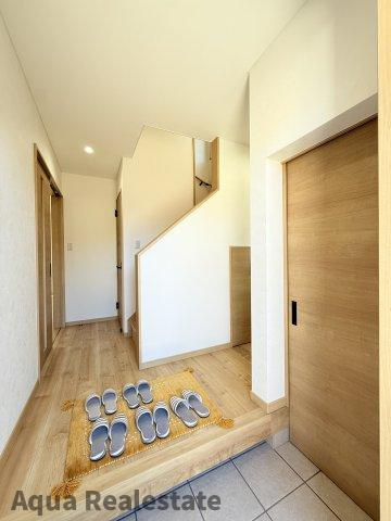 宇多津町長縄手　新築未入居戸建ての玄関|玄関です