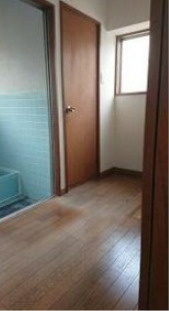 岡村貸家　炭焼の洗面所