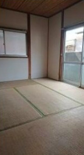 岡村貸家　炭焼の和室