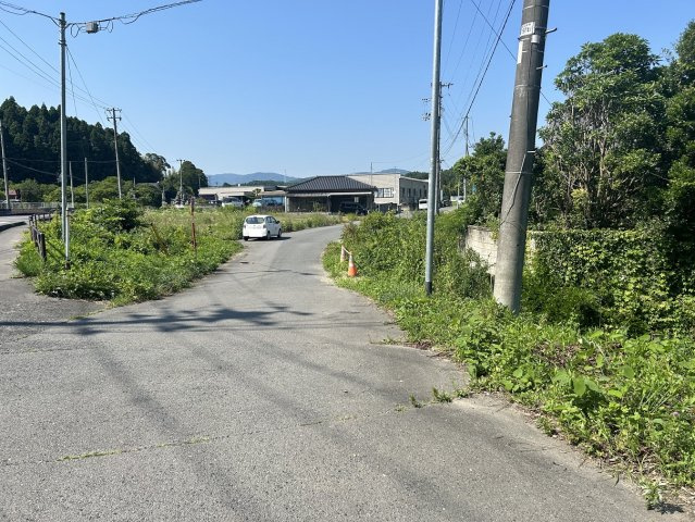 山田町住釜 売土地の前面道路含む現地写真