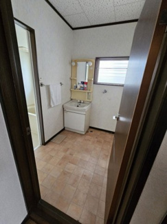 【洗面所】 | 敷地約80坪　両面道路で隣が公園の店舗付き住宅