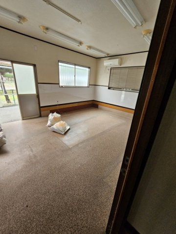 敷地約80坪　両面道路で隣が公園の店舗付き住宅の内装|作業場です