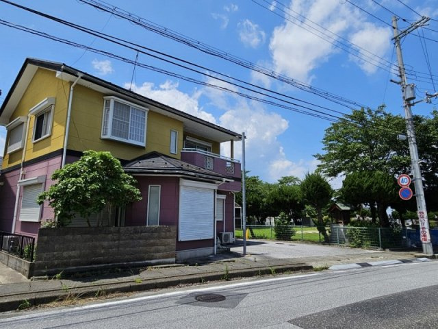 敷地約80坪　両面道路で隣が公園の店舗付き住宅