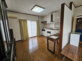 【居間・リビング】 | 敷地約80坪　両面道路で隣が公園の店舗付き住宅