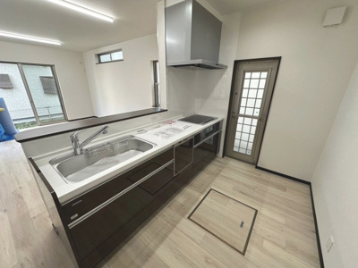 【キッチン】 | 南野田　中古一戸建 | 【システムキッチン新調】お料理をしながら家事が可能な対面キッチンで、コミュニケーションを取りながら楽しく過ごせます♪