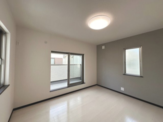 【洋室】 | 南野田　中古一戸建 | 主寝室は約7帖、3面採光でWIC付きです♪