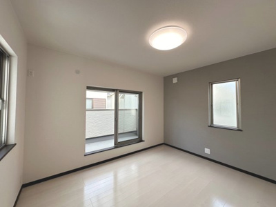 【洋室】 | 南野田　中古一戸建 | 主寝室は約7帖、3面採光でWIC付きです♪