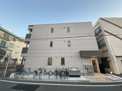 【外観】 | マリナージュ藤崎 | エントランス横にはダストボックスと自転車が置けます