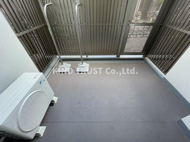 ディクス梅田東レジデンスのバルコニー|暖かな日差しのふりそそぐバルコニー