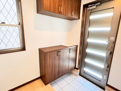 【玄関】 | 茱萸木３丁目　中古一戸建 | すっきりとした玄関は来客時も好印象です♪