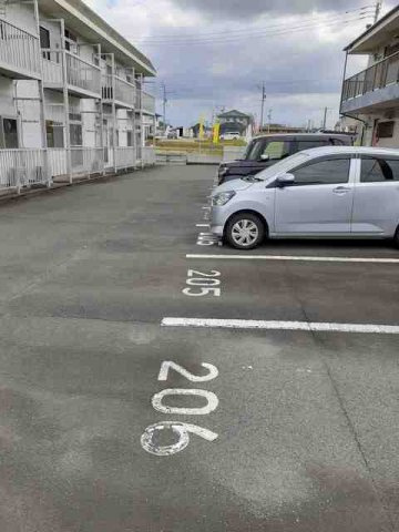 平國ハイツの駐車場