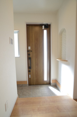 【玄関】 | 綾瀬市落合南3丁目　新築戸建て　全２棟　【仲介手数料無料】