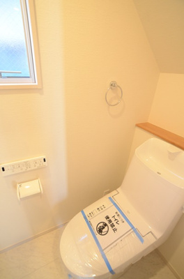 【トイレ】 | 綾瀬市落合南3丁目　新築戸建て　全２棟　【仲介手数料無料】 | 1階