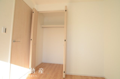 【洋室】 | 綾瀬市落合南3丁目　新築戸建て　全２棟　【仲介手数料無料】 | 2階　洋室2（4.81帖）クローゼット