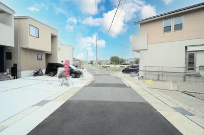 【前面道路含む現地写真】 | WF名古屋市守山区下志段味Part13全4棟＜新築一戸建て仲介手数料無料＞ | 前面道路含む現地写真です