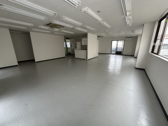 上田ビル南棟のロビー