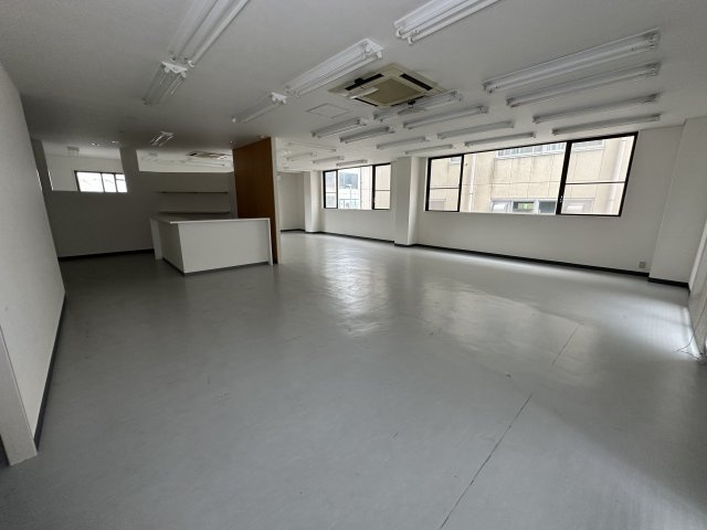 上田ビル南棟のロビー