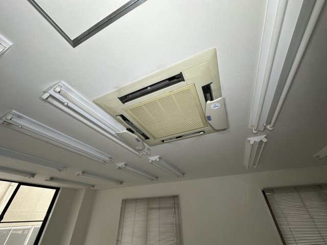 上田ビル南棟のバルコニー