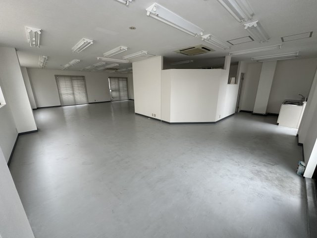 上田ビル南棟のロビー