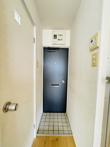 プライムアパート石神の玄関