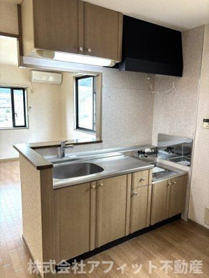 【キッチン】 | ウィンディア新涯A | 吊り戸棚付キッチン